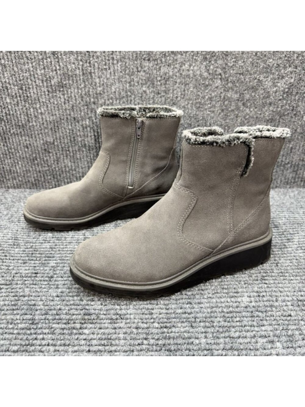 Clarks Ivery Opal Ankle Boot Women’s 8 Suede Gray Side Zip Faux Fur Lining Comfy